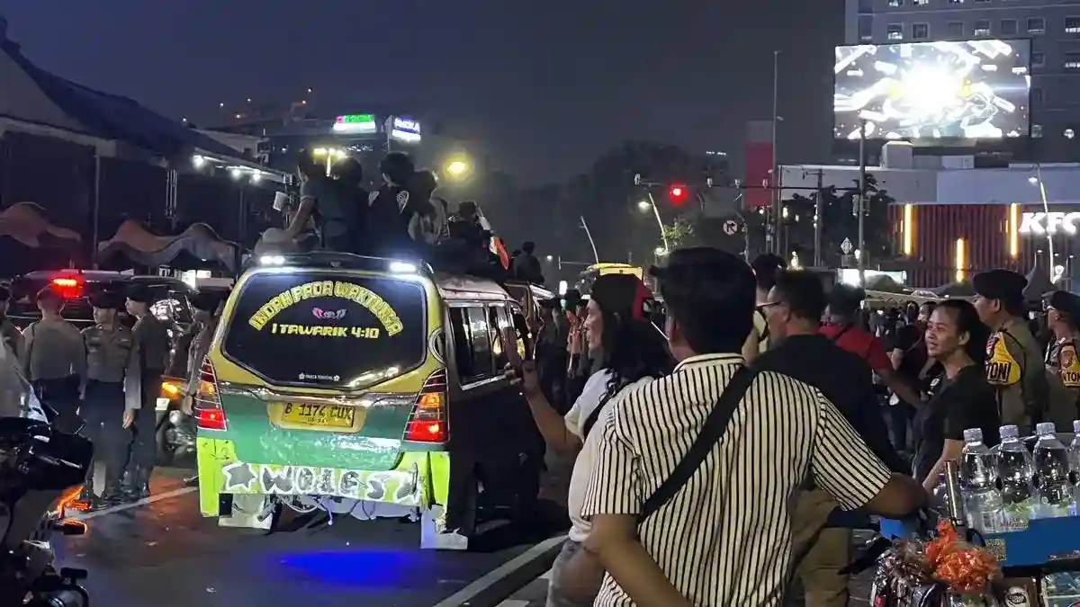 Aksi di Tugu Tani Berakhir Setelah Massa Memasang Spanduk Lima Tuntutan