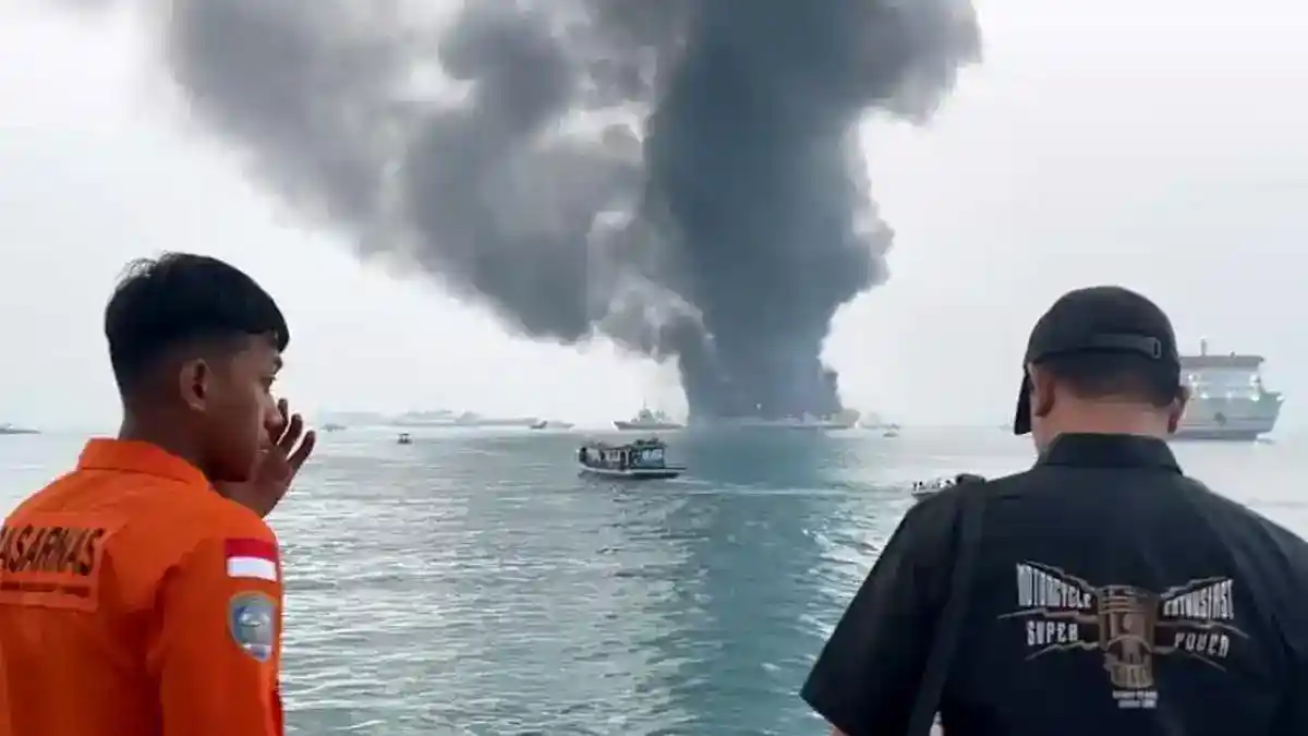 KMP Batumandi Terbakar di Alur Merak, 460 Orang Dievakuasi Selamat