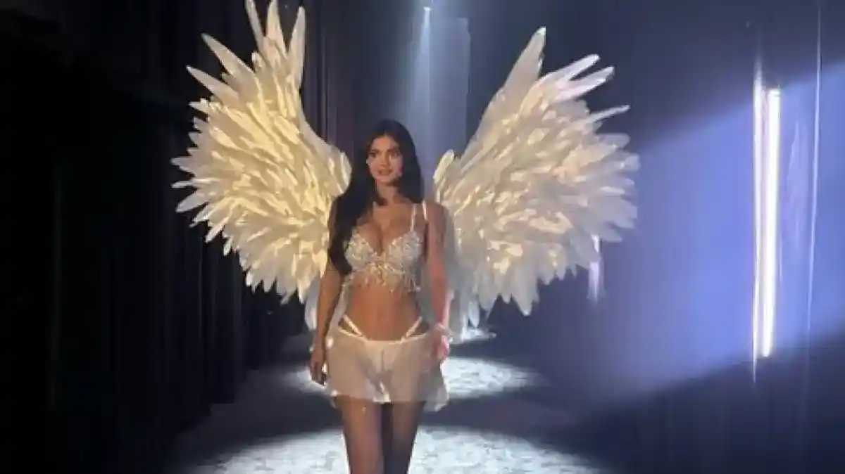 Kylie Jenner Kenakan Fantasy Bra Berlian dalam Debutnya di Runway Victoria’s Secret