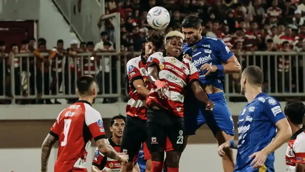 Gol Menit Akhir Mitkov Antar Madura United Taklukkan Persib