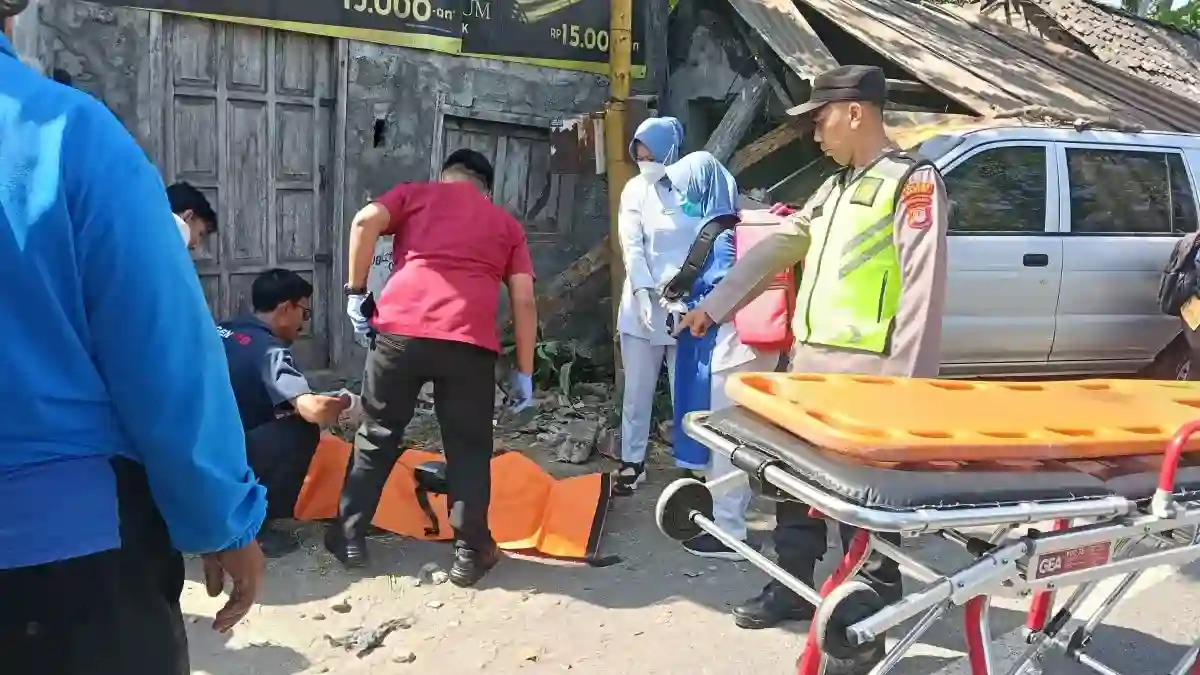 Pengendara Motor Tewas dalam Tabrakan dengan Isuzu Panther di Bantul
