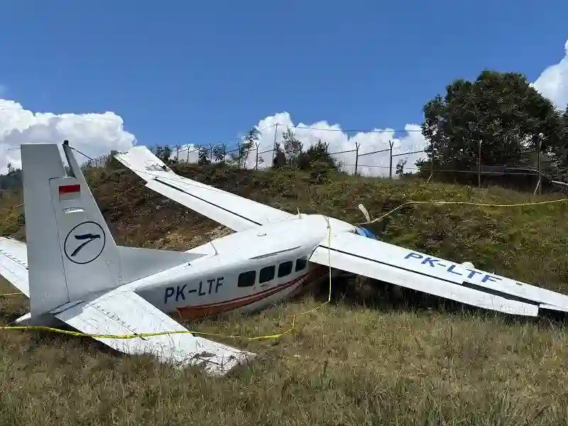 Insiden Pesawat Asian One Air Saat Mendarat di Intan Jaya