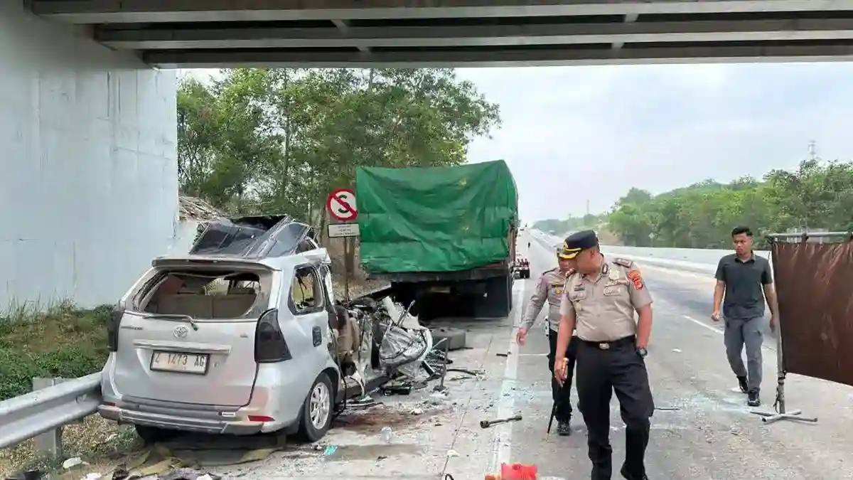Enam Penumpang Avanza Tewas dalam Tabrakan dengan Truk di Tol Terpeka