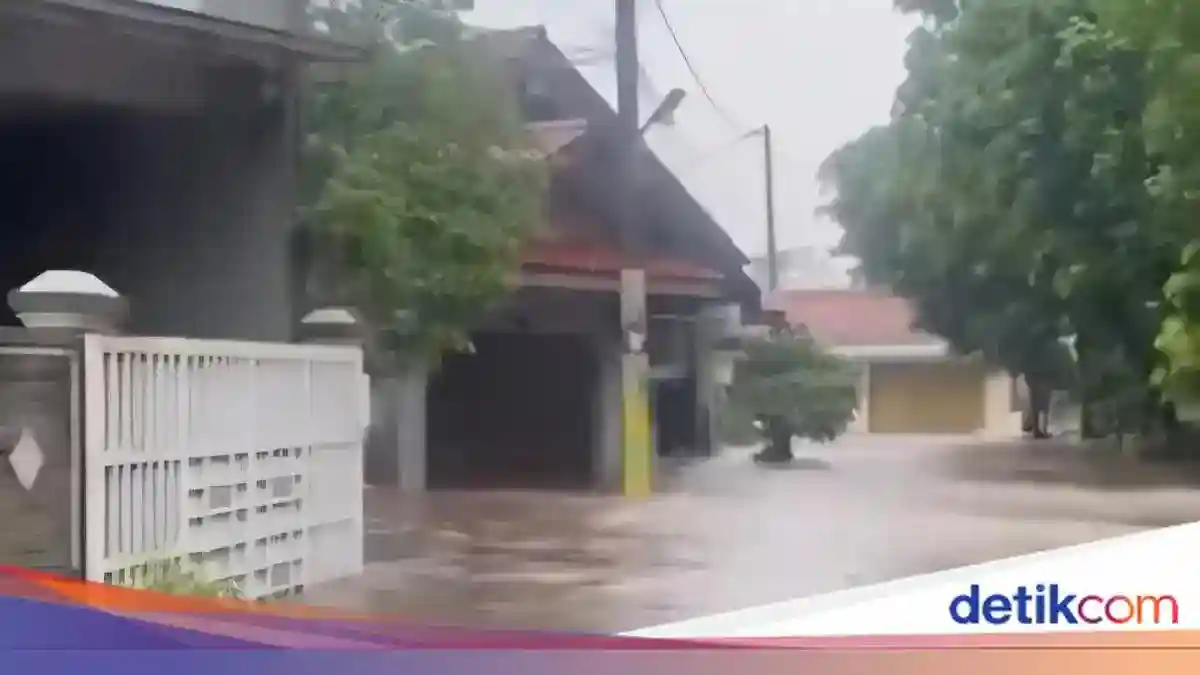 Banjir Rendam Ratusan Rumah di Cibinong, Akses Jalan Cikaret Sempat Terganggu