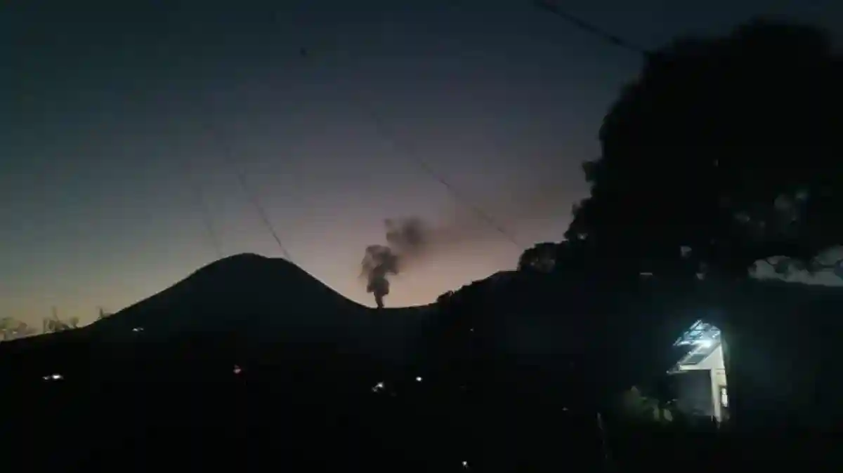 Gempa Dangkal Mendominasi Aktivitas Gunung Lokon, Warga Diminta Waspadai Gas dan Erupsi Mendadak
