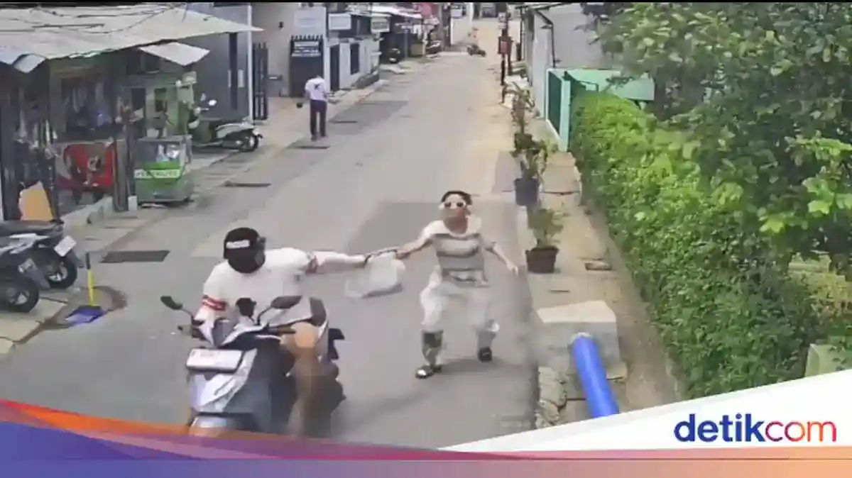 Penjambretan di Kukusan, Korban Terjatuh dan Kehilangan Tas