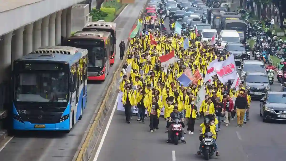 Demo Mahasiswa UI di Jakarta: Rekayasa Lalu Lintas dan Lima Tuntutan