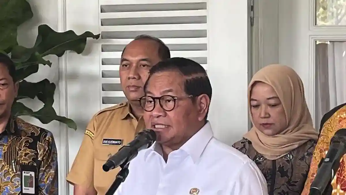 Demo BEM UI di Bundaran HI, Sekolah Jakarta Tetap Belajar Tatap Muka