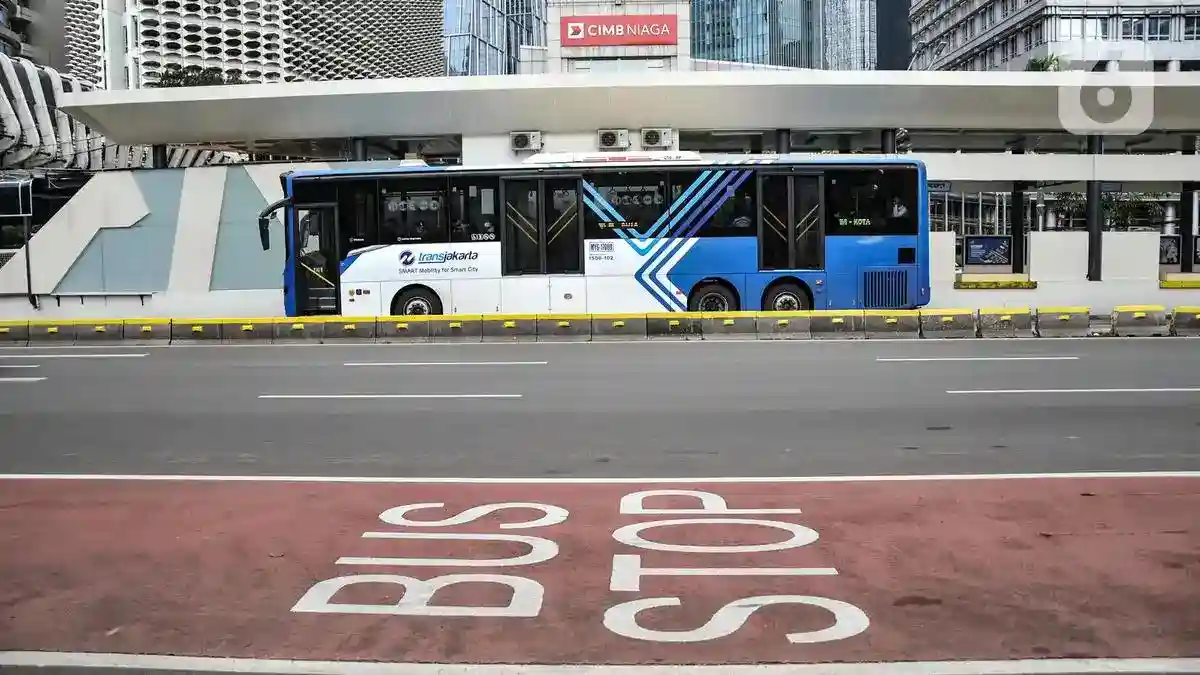 Demo di Bundaran HI Berdampak pada Operasi 20 Rute Transjakarta