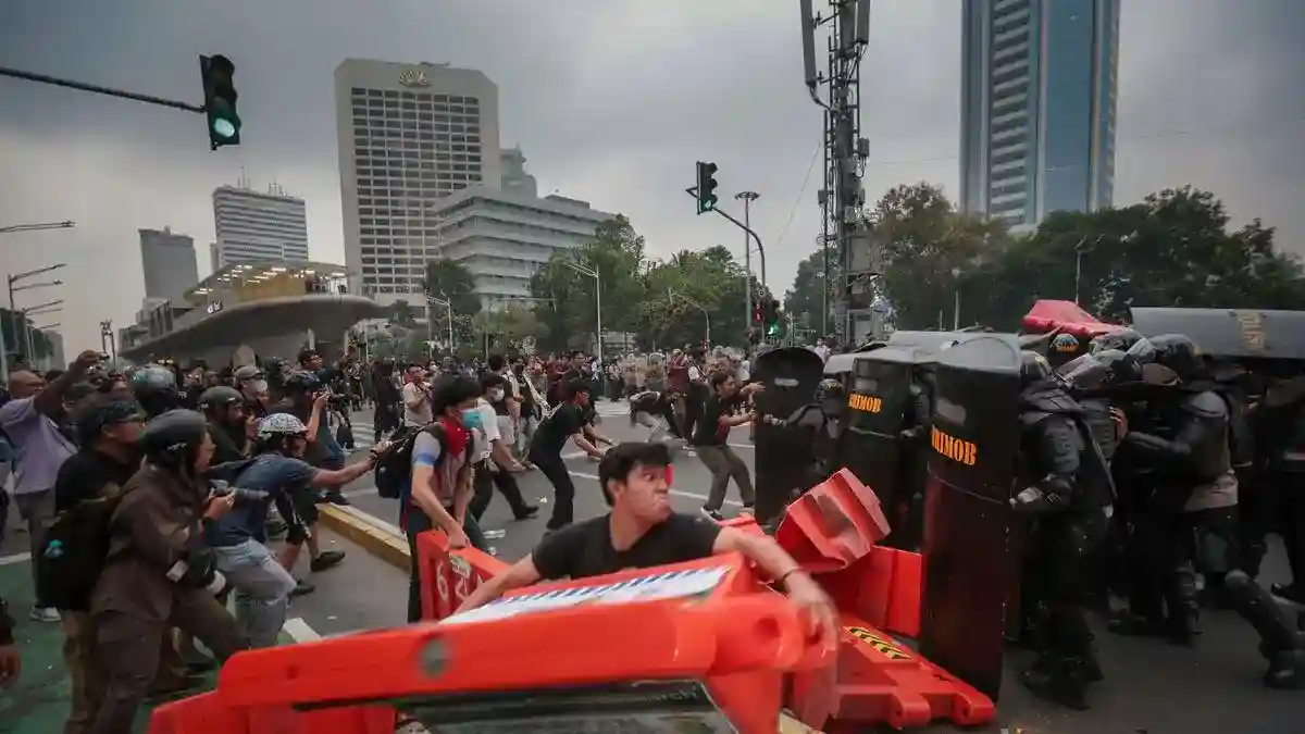 Demonstrasi Sumpah Pemuda di Sudirman Berakhir Ricuh, Massa Bawa Lima Tuntutan