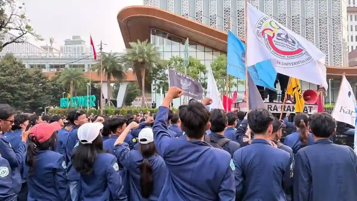 Sumpah Keadilan Mahasiswa Trisakti di Hadapan Aparat
