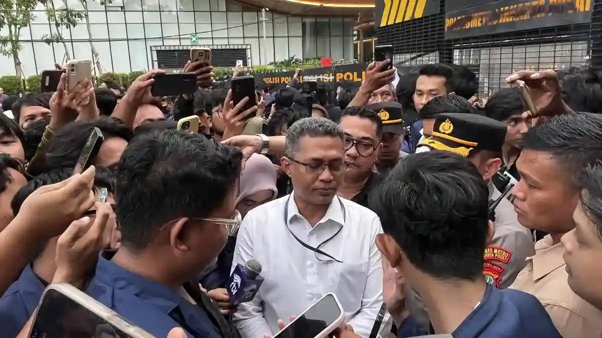 Di Tengah Demo Trisakti, Stafsus Mensesneg Sampaikan Komitmen Tangani Karhutla
