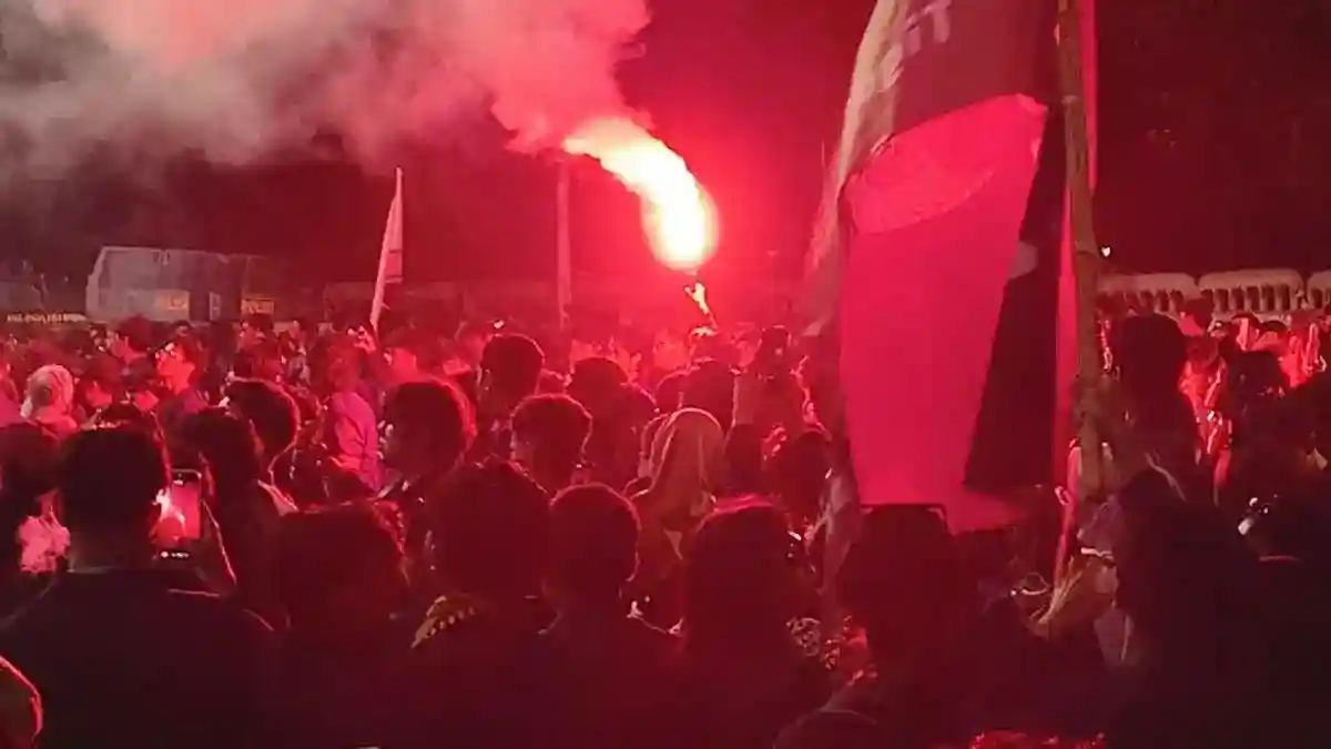 Aksi Mahasiswa Trisakti di Patung Kuda Usai Hampir Tiga Jam