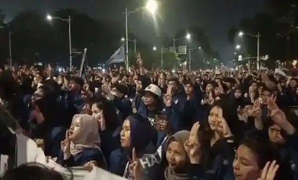 Aksi Mahasiswa di Patung Kuda Usai, Jalan Medan Merdeka Selatan Dibuka Kembali