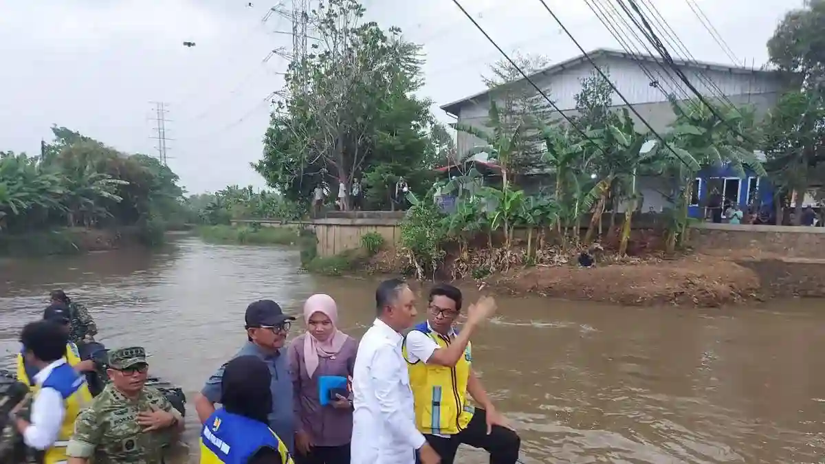 Pendangkalan dan Penyempitan Kali Angke Jadi Sorotan dalam Penanganan Banjir Tangerang