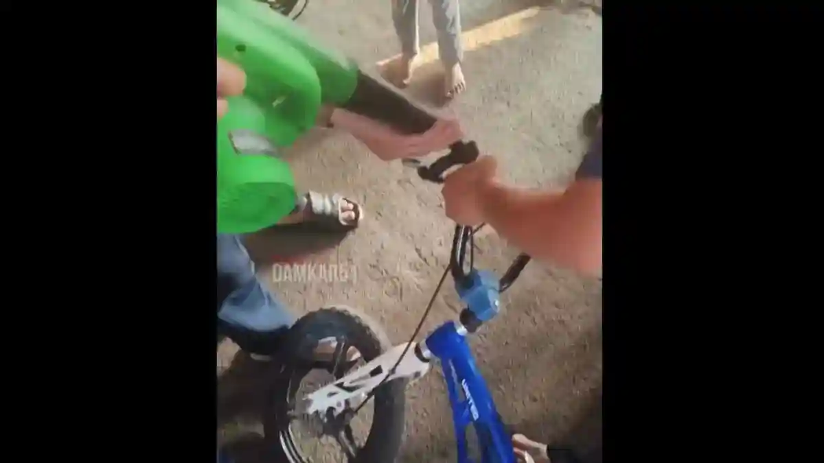 Uang Rp10 Ribu Tersangkut di Setang Sepeda, Bocah Minta Bantuan Damkar Matraman